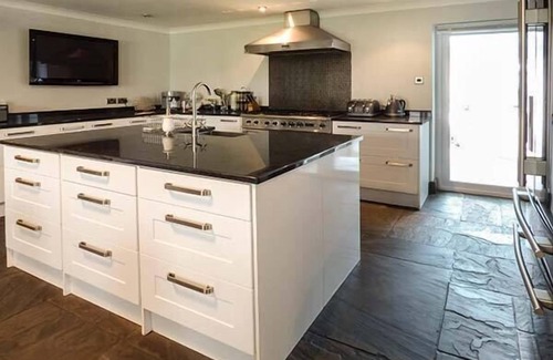 Govilon Cottage | TREETOPS, family friendly, luxury holiday cottage in Govilon