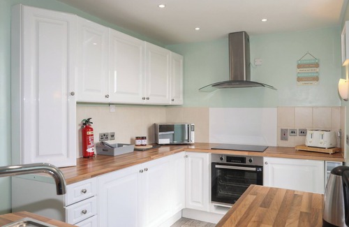 Cemaes Bay House | TREGYNRIG BACH, pet friendly, with hot tub in Cemaes Bay