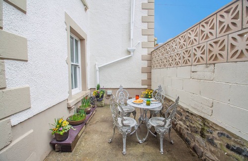 Llanfairfechan House | Trem Y Fam - One Bedroom House, Sleeps 2