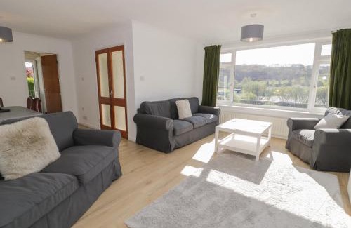 Penrhyndeudraeth House | Trem Y Foel