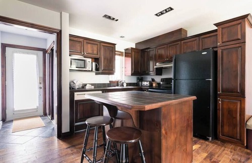 Mont-Tremblant House | Tremblant Classic Chalet: La Bête Golf Course⛳️