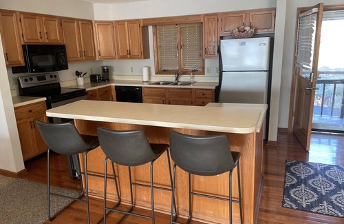 La Follette Condo | Tremendous lakefront condo with premier location .