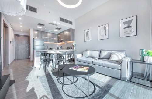 Jumeirah Lake Towers Condo | Trendy 1-Bedroom Apartment with Stunning Views at MBL Residences, JLT