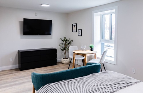 Kitchener Apartment | Trendy 1 queen bed studio Prime Downtown location!