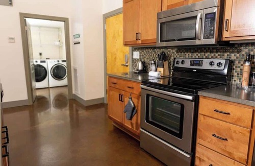 Roanoke Apartment | Trendy 1BR loft near it all