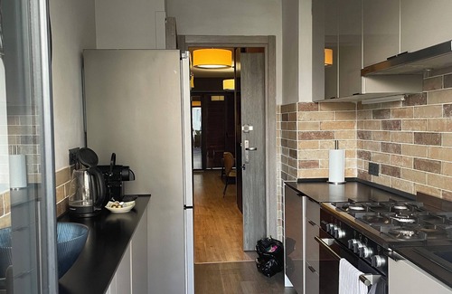 Riou - Petit Juas - Av de Grasse Apartment | Trendy 2 bedroom 2 bathroom apartment in the centre, A/C, private parking