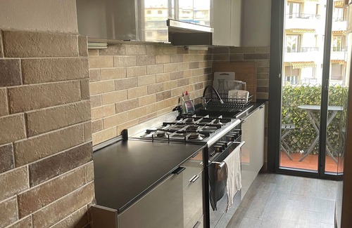 Riou - Petit Juas - Av de Grasse Apartment | Trendy 2 bedroom 2 bathroom apartment in the centre, A/C, private parking