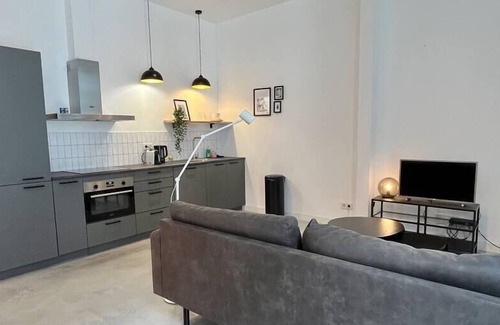 Rotterdam Apartment | Trendy 2 Bedroom Serviced Apartment 69m2 -LH20-