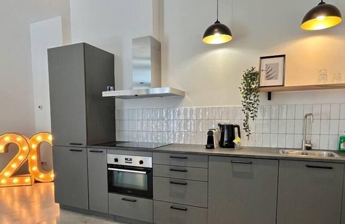 Rotterdam Apartment | Trendy 2 Bedroom Serviced Apartment 69m2 -LH20-