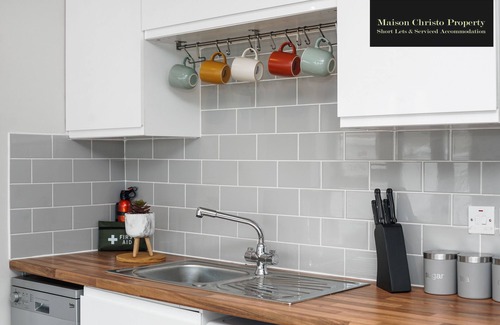Stratford Apartment | Trendy 2BR Apartment With Large Terrace Near Canary Wharf, Excel, O2 & Stratford