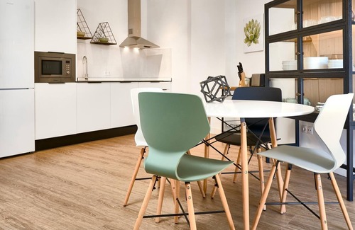 San Roque Apartment | Trendy & Bright apartment with parking