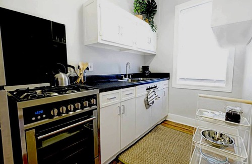 Lower Greenville Apartment | Trendy City Flat + Arboretum Tickets Included