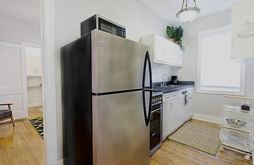 Lower Greenville Apartment | Trendy City Flat + Arboretum Tickets Included