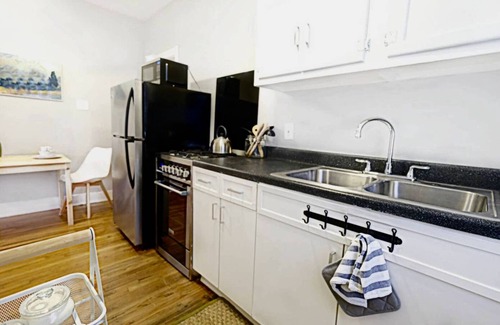 Lower Greenville Apartment | Trendy City Flat + Arboretum Tickets Included