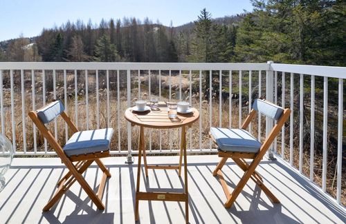 Saint-Sauveur Condo | Trendy Condo Near the Slopes - 5 Minutes Walk to the Chairlift!