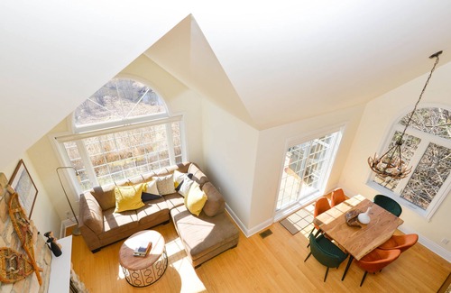 Saint-Sauveur Condo | Trendy Condo Near the Slopes - 5 Minutes Walk to the Chairlift!