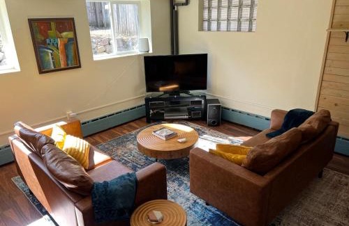 Willmar Apartment | Trendy Craftsman Studio with Firepit and Laundry!
