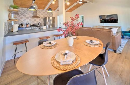 Cottonwood Cottage | Trendy Digs w/Yard Games, Fire Pit & Grill!