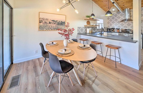 Cottonwood Cottage | Trendy Digs w/Yard Games, Fire Pit & Grill!