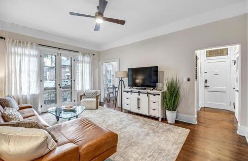 Riverside Apartment | Trendy Historic Apt - Blocks from Shoppes of Avondale