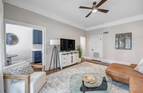 Riverside Apartment | Trendy Historic Apt - Blocks from Shoppes of Avondale