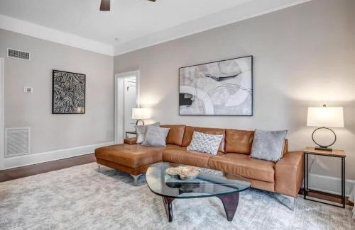 Riverside Apartment | Trendy Historic Apt - Blocks from Shoppes of Avondale