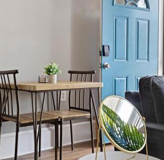 Detroit - Shoreway Apartment | Trendy Ohio City Parking Wifi Mins to DT