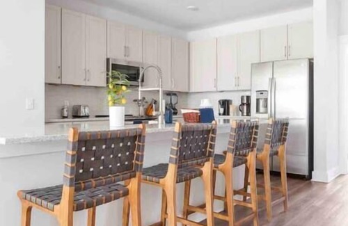 North Charleston House | Trendy Park Circle Home, Mins to Dtwn, CHS Beaches