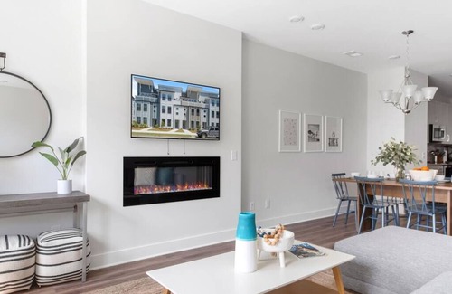 North Charleston House | Trendy Park Circle Home, Mins to Dtwn, CHS Beaches