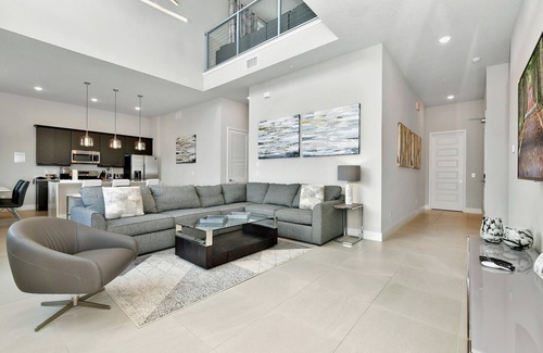 Reunion Hotel | Trendy Two Story Condo near Disney with Resort & Waterpark Access - B24-203