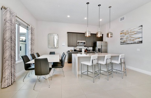 Reunion Hotel | Trendy Two Story Condo near Disney with Resort & Waterpark Access - B24-203
