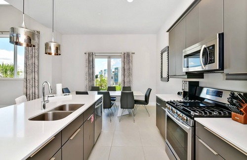 Reunion Hotel | Trendy Two Story Condo near Disney with Resort & Waterpark Access - B24-203