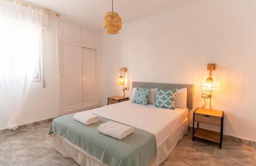 Retamar Apartment | TrendyHomes Retamar - Vistas al mar, playa a 1 min, golf