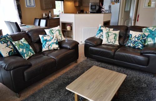 Dawlish Warren House | Trevellian - Spacious Scenic Lodge - Tranquil Retreat