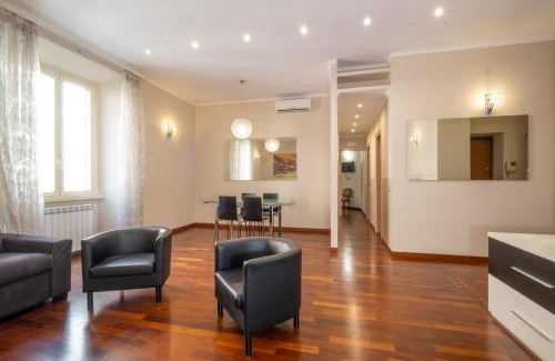 Rione II Trevi Apartment | Trevi Fountain big apartment
