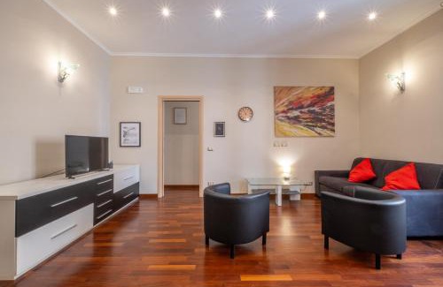Rione II Trevi Apartment | Trevi Fountain big apartment