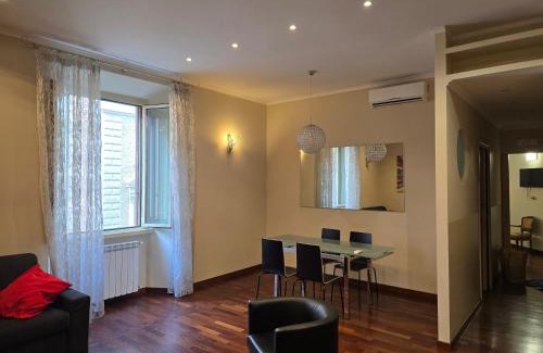 Rione II Trevi Apartment | Trevi Fountain big apartment