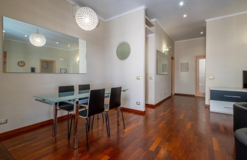 Rione II Trevi Apartment | Trevi Fountain big apartment