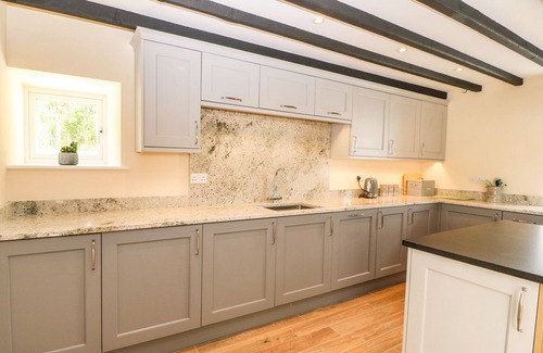 Mynytho Cottage | TREWEN, pet friendly, with open fire in Sarn Meyllteyrn
