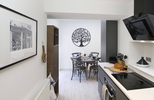 Beaumaris Cottage | TRI RAGLAN BACH, family friendly, with open fire in Beaumaris