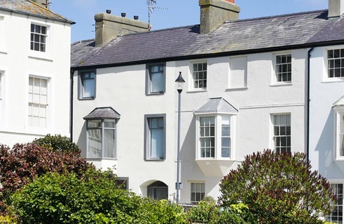 Beaumaris Cottage | TRI RAGLAN BACH, family friendly, with open fire in Beaumaris