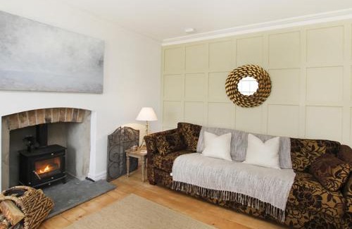 Beaumaris House | Tri Raglan Bach