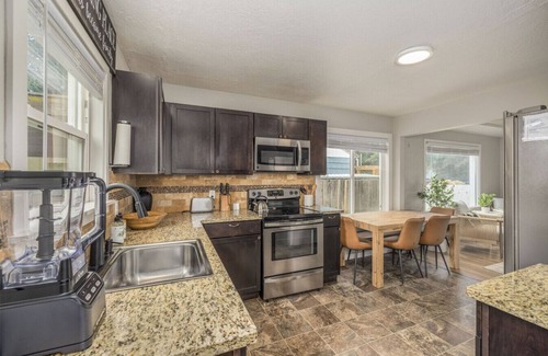 Coeur d'Alene Apartment | Tribe + Vibe In Downtown CDA Modern Comfort And Fun For You & Your Crew