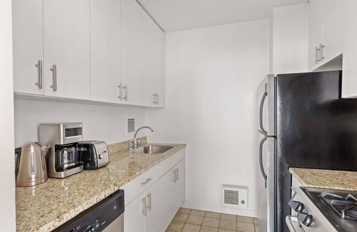 Tribeca Apartment | Tribeca Studio w/Gym + Pool by Blueground