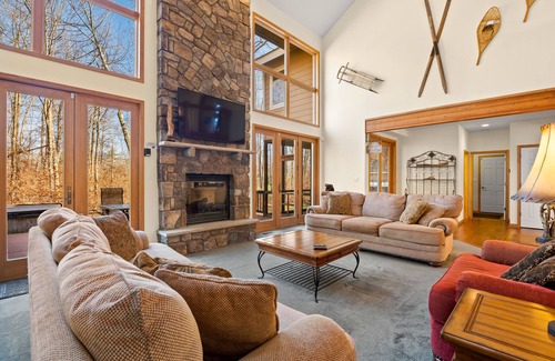 Lake Harmony House | "Tricky Tee" within Split Rock Resort, Hot Tub, Pool Table, WIFI