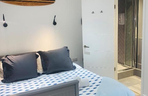 Newquay House | TRIG-Private Studio, Courtyard, Walk to Fistral