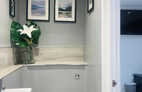 Newquay House | TRIG-Private Studio, Courtyard, Walk to Fistral