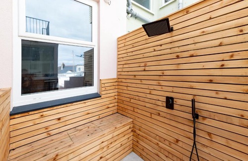 Newquay House | TRIG-Private Studio, Courtyard, Walk to Fistral