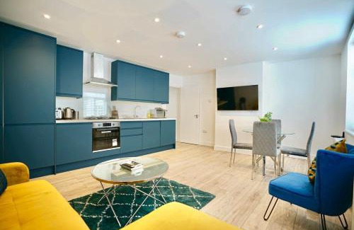 Huntingdon Apartment | Trinity Apartments - 2 Bed Apartment - Spacious - Modern - 30 Seconds from High Street