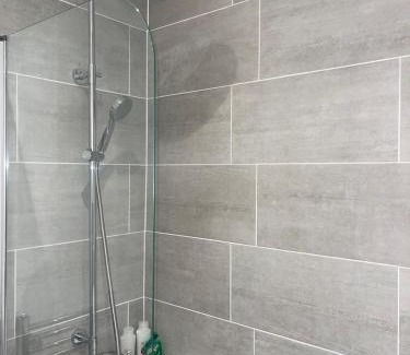 Huntingdon Apartment | Trinity Apartments - 2 Bed Apartment - Spacious - Modern - 30 Seconds from High Street